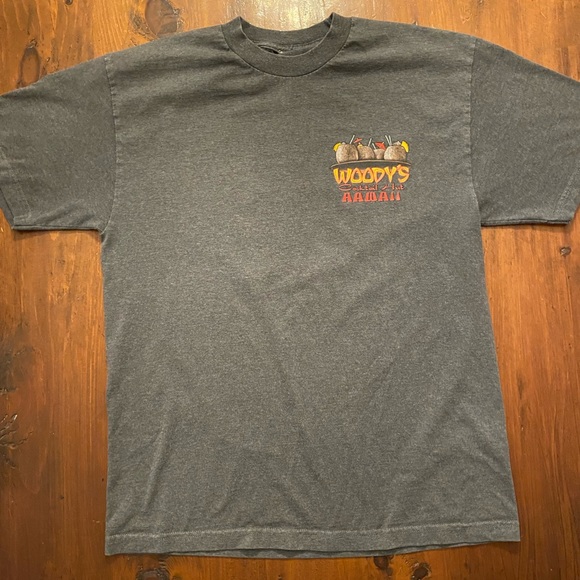 Graphic T Woody’s Cocktail Hut - Picture 1 of 2